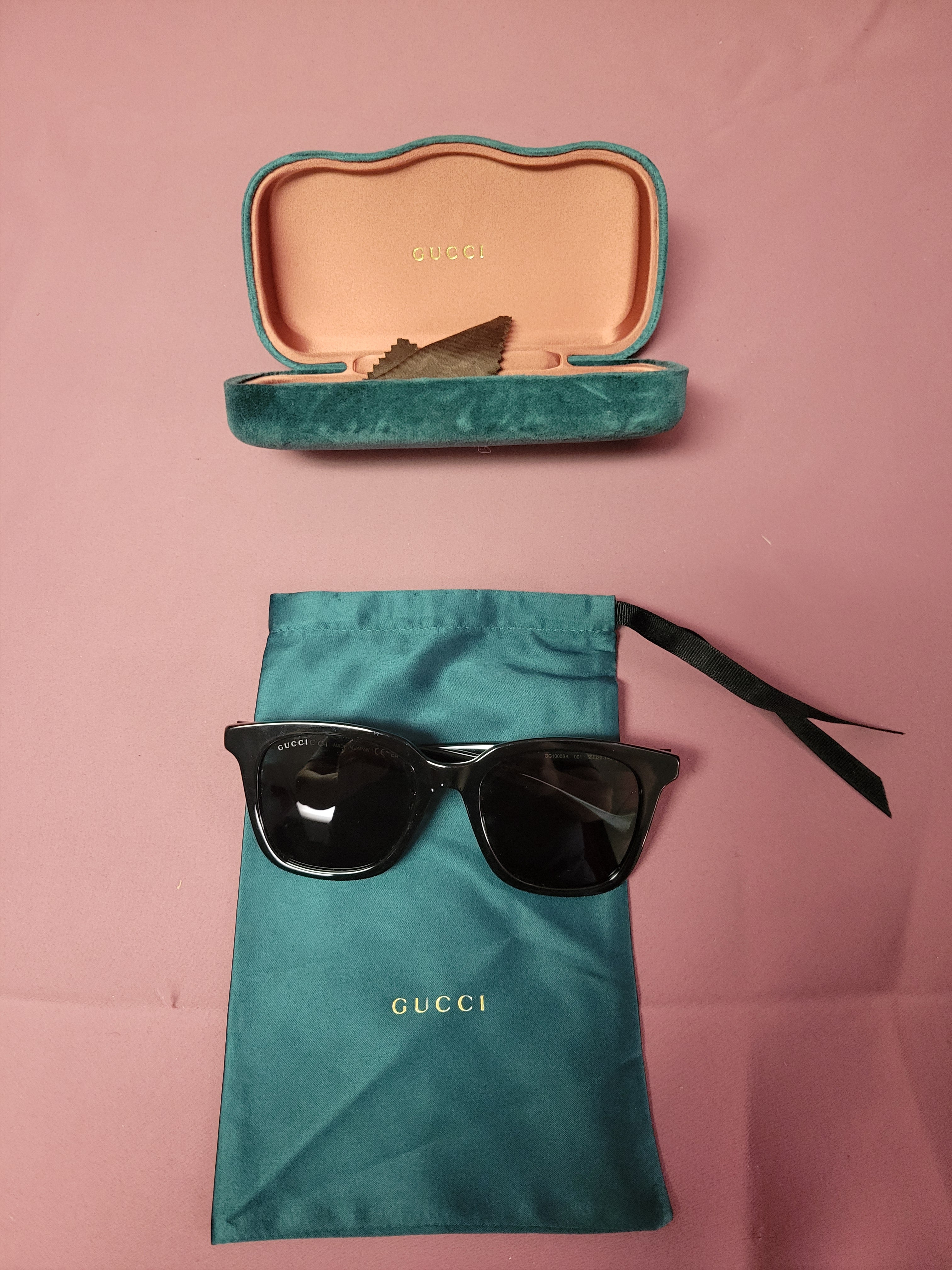 Gucci Solid Square in Black & Grey