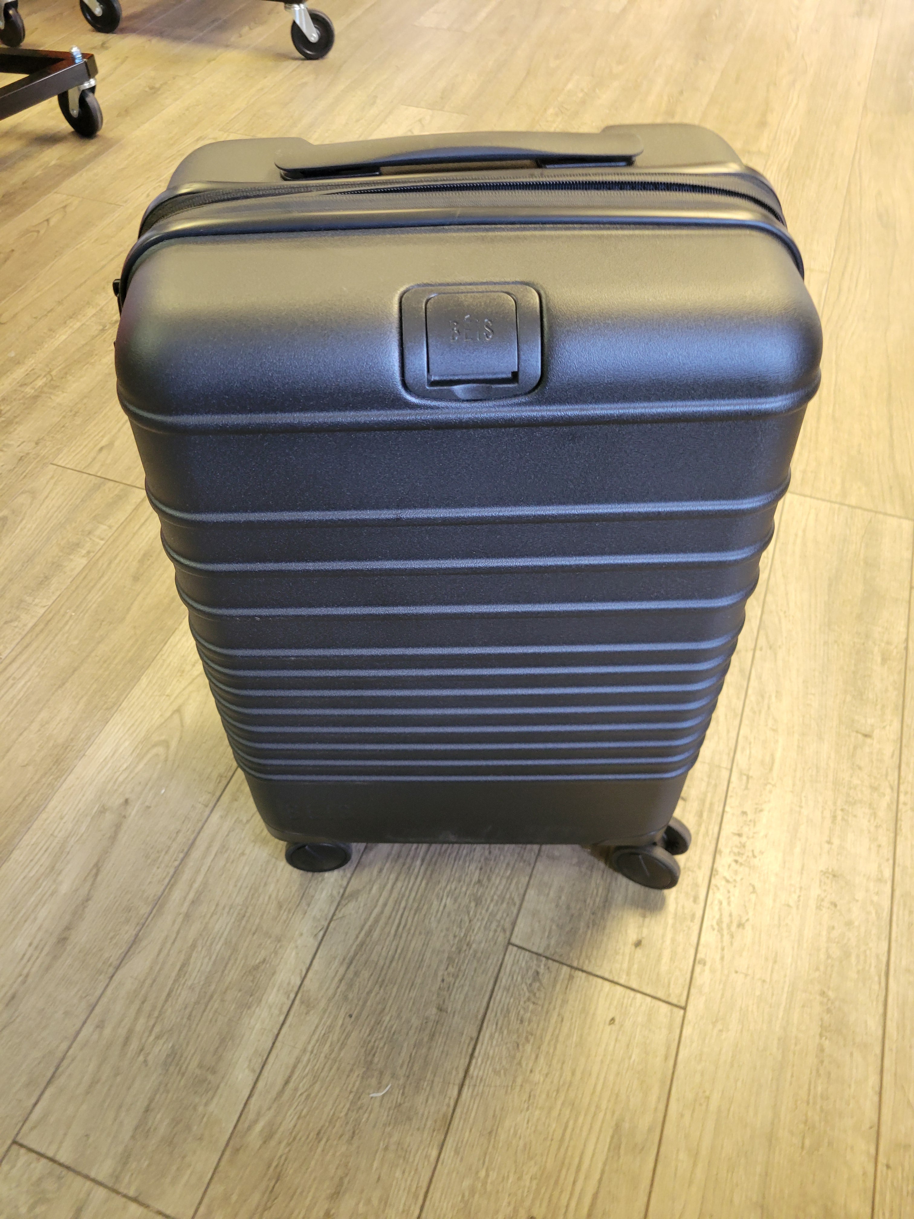 BEIS 21" Luggage The Carry-On Roller in Black