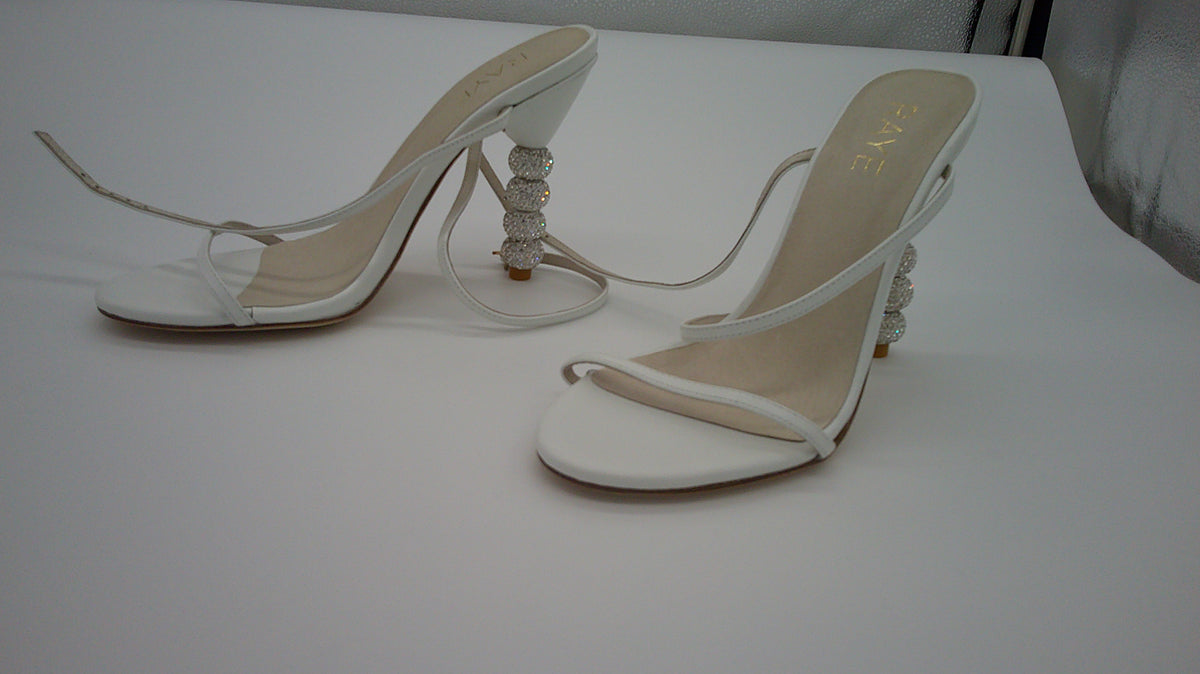 RAYE Ax Heel in WHITE SIZE 8.5 – PREVU FASHION